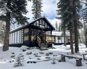 Cozy Fireside Cottage - Kutenai - Nordegg - Building