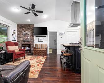 Tranquil Pet Friendly, Luxury Cottage In Blue Ridge Mtns! Uc Str License 022260 - Blairsville - Wohnzimmer