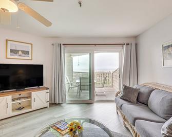 Oak Island Beachfront Condo with Community Pool - Oak Island - Sala de estar