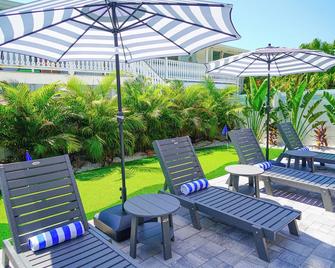 NEW 4 bed 3 bath, heated pool, golf cart block from beach - Belleair Bluffs - Patio