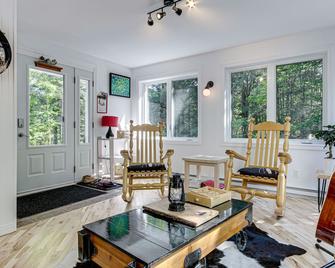 Bord du Lac Chrétien Moteur Électrique Seulement - Shawinigan - Living room