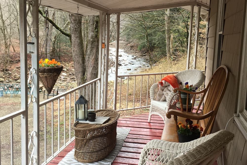 “Nice Enough” Creekside Cabin