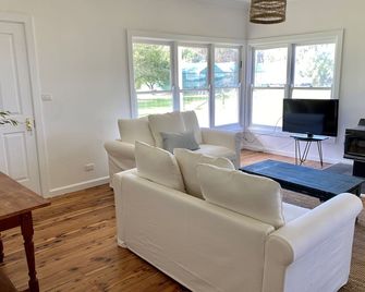 The River Cottage - Pet friendly - 달링턴 포인트 - 거실