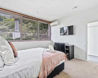 Tranquil Modern Studio - Queenstown - Bedroom