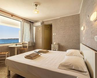 Petalides Apartments - Parikia - Habitación