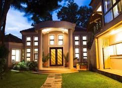 Zawadi House Lodge - Arusha - Building