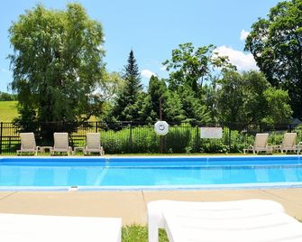 Maple Terrace Motel - Williamstown - Zwembad