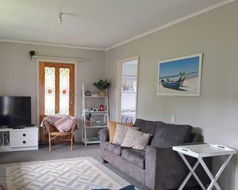 A bach to call home, pet friendly! - 코히아 - 거실