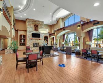 Hampton Inn & Suites Hemet - Hemet - Лоббі