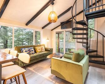 The Shoreline Cabin - Kodiak