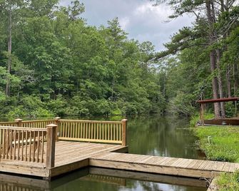 Lakefront Hamilton Cabin w/ Dock & Fire Pit! - Hamilton - Outdoors view
