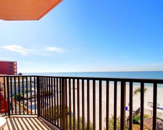Emerald Isle 301 Directly Gulf Front 2-bedroom 2 bath at a great price. - North Redington Beach - Balcony