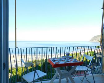 Bilocale con favolosa Vista Mare - Леванто - Балкон