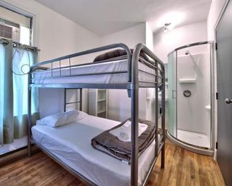 Hotel Mini - Montreal - Bedroom