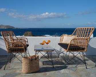 Ariti Seaside Residence - Naousa - Balcony