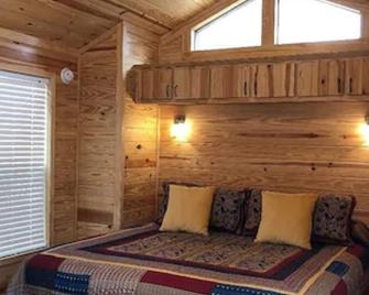 Queen's Inn By The River - Oakhurst - Habitación