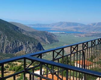 بان هوتل - دلفي - شرفة