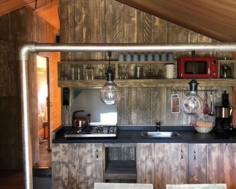 Nice Tent with Kitchen & Shower near Beach Campsite - 's-Gravenzande - Kitchen