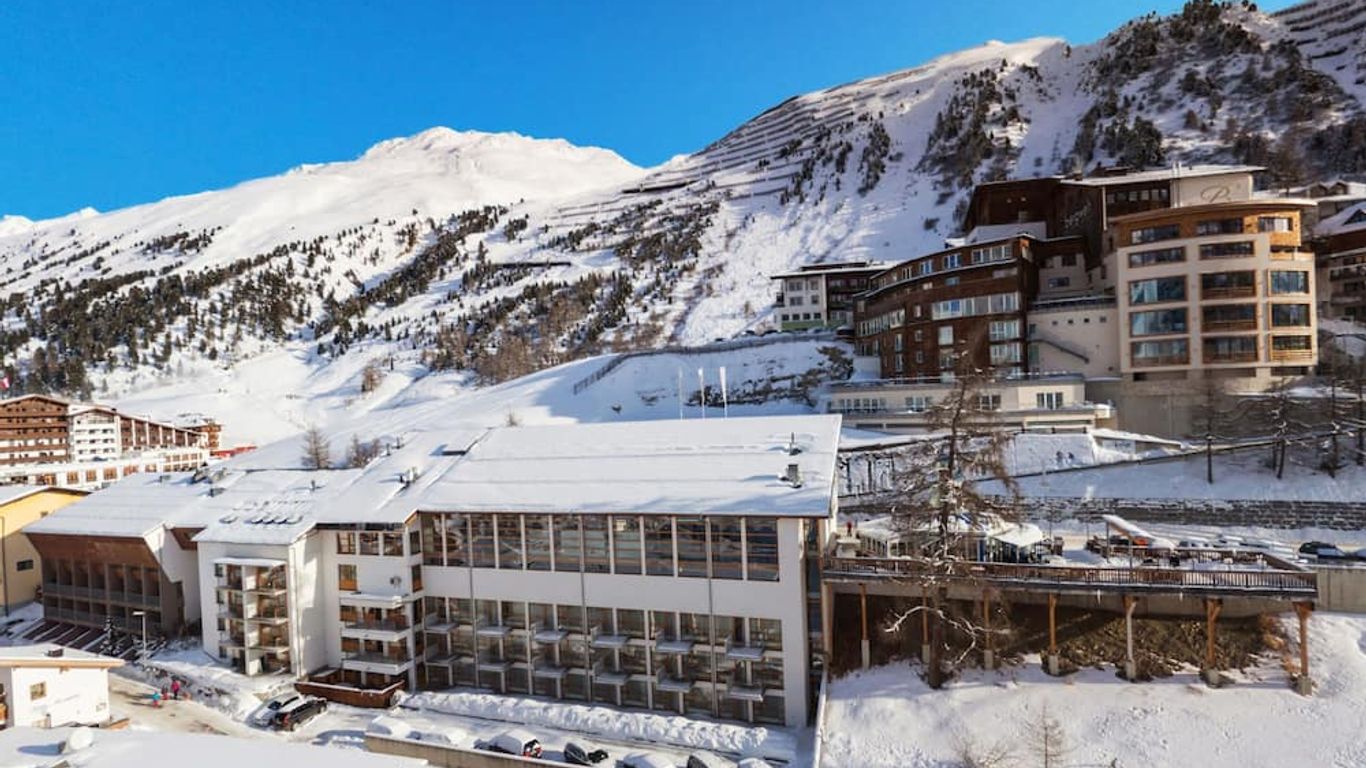 أول إنكلوسف هوتل لوهمان