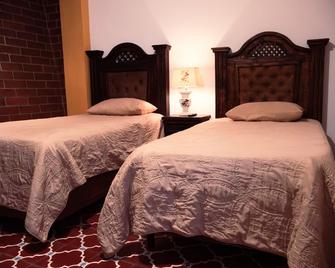 Lar Antiqua Hotel - Quetzaltenango - Schlafzimmer