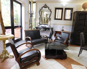 Hotel Blumentag - Paola - Living room
