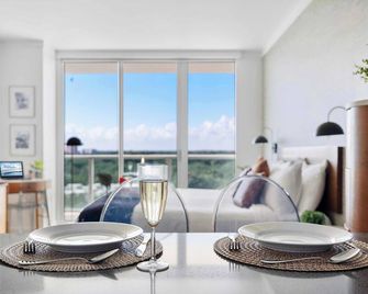 Mvr-Sunset Luxury You Can-T Find Anywhere Else - Miami - Dining room