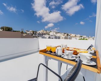 Central Fira Hotel - Thera - Balkon