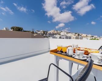 Central Fira Hotel - פירה - מרפסת