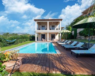 Villa Mathilda with pool close to Nice - Saint-Laurent-du-Var - Zwembad