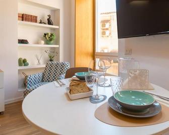 Welcomely - Civico 65-40 - Nuoro - Sala pranzo