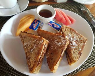 Banana Palms Hotel - Livingston - Comida