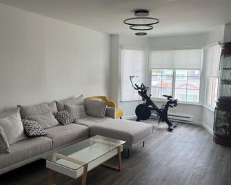 Spacious Vacation Flat Near Beach - San Francisco - Living room