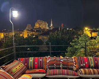 Mabel Cappadocia - Uchisar - Balcón