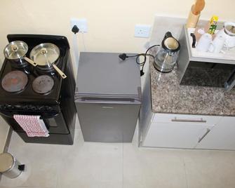 A private space located just 5km to mall of the north - Polokwane - Cocina