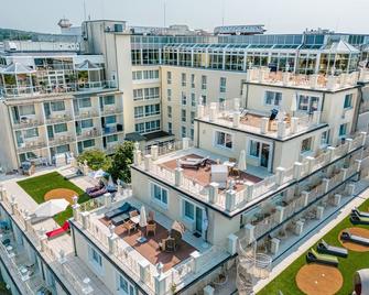 Rugard Thermal Strandhotel - בינץ - בניין