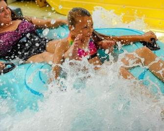 Big Splash Adventure Indoor Water Park & Resort - French Lick - Pool
