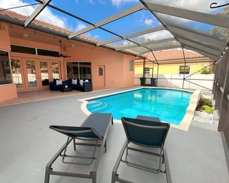 Spacious 4-bedroom house in brilliant Coral Springs with AC - Coral Springs - Pool