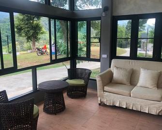 Mon Muan Jai Homestay - Mae Chan - Вітальня
