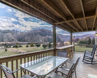 Cruizin' River Dreams - Todd - Balcón