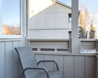 Lakeside Escape in the Heart of Anchorage - 2BR/2BA Condo -Views, Garage, Patio - Anchorage - Balcone