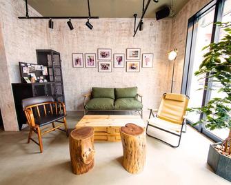 Ten to Ten Hostel - Sapporo - Living room