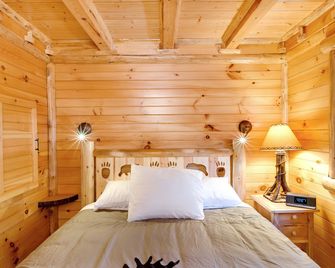 Cobble Mountain Lodge - לייק פלסיד - חדר שינה