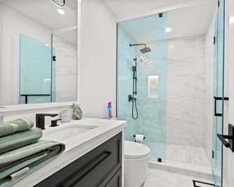 Globalstay Luxury 4 Bedroom House Wonderland Vaughan - Vaughan - Salle de bain