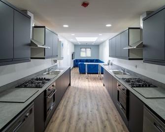 76 Bournbrook road Equipped studios near QE - Birmingham - Cozinha