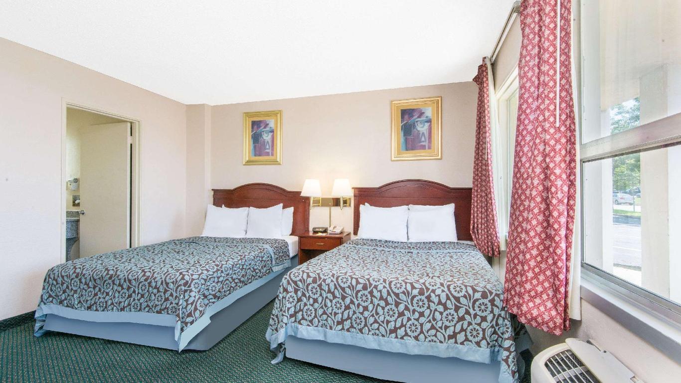 Days Inn and Suites by Wyndham Wichita East