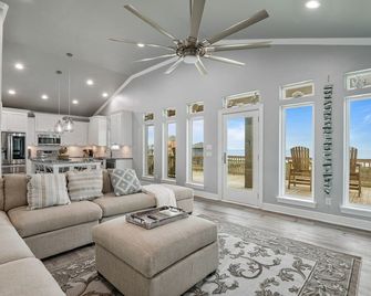 Hello Sunshine - Bayside Home With A Amazing Gulf Views!! Sleeps 16 - Gilchrist - Sala de estar