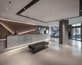 Homeinn · neo (Datong Ancient City Yingbin Street) - Datong - Front desk