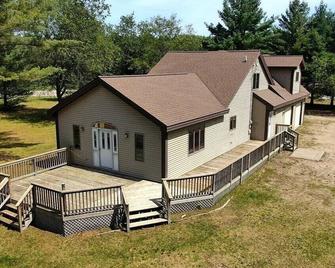 Northern Blessings - Large, Private, And Comfy! - Gaylord - Building