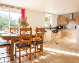 Vacation home Clos d'Amont (PRB407) in Portbail - 4 persons, 2 bedrooms - Portbail - Comedor