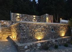Chaihoutes stone House into Olive farm in Zia - Asfendiou - Gebäude